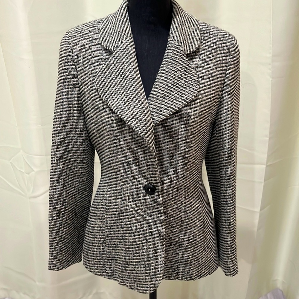 CHANEL lady one button tweed jacket